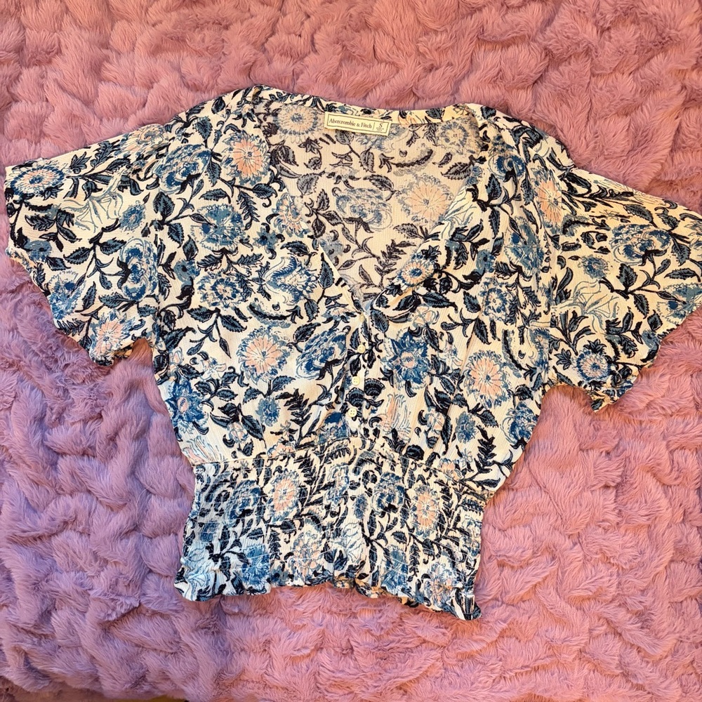 Abercrombie & Fitch Blue and Cream Floral Smocked Crop Top